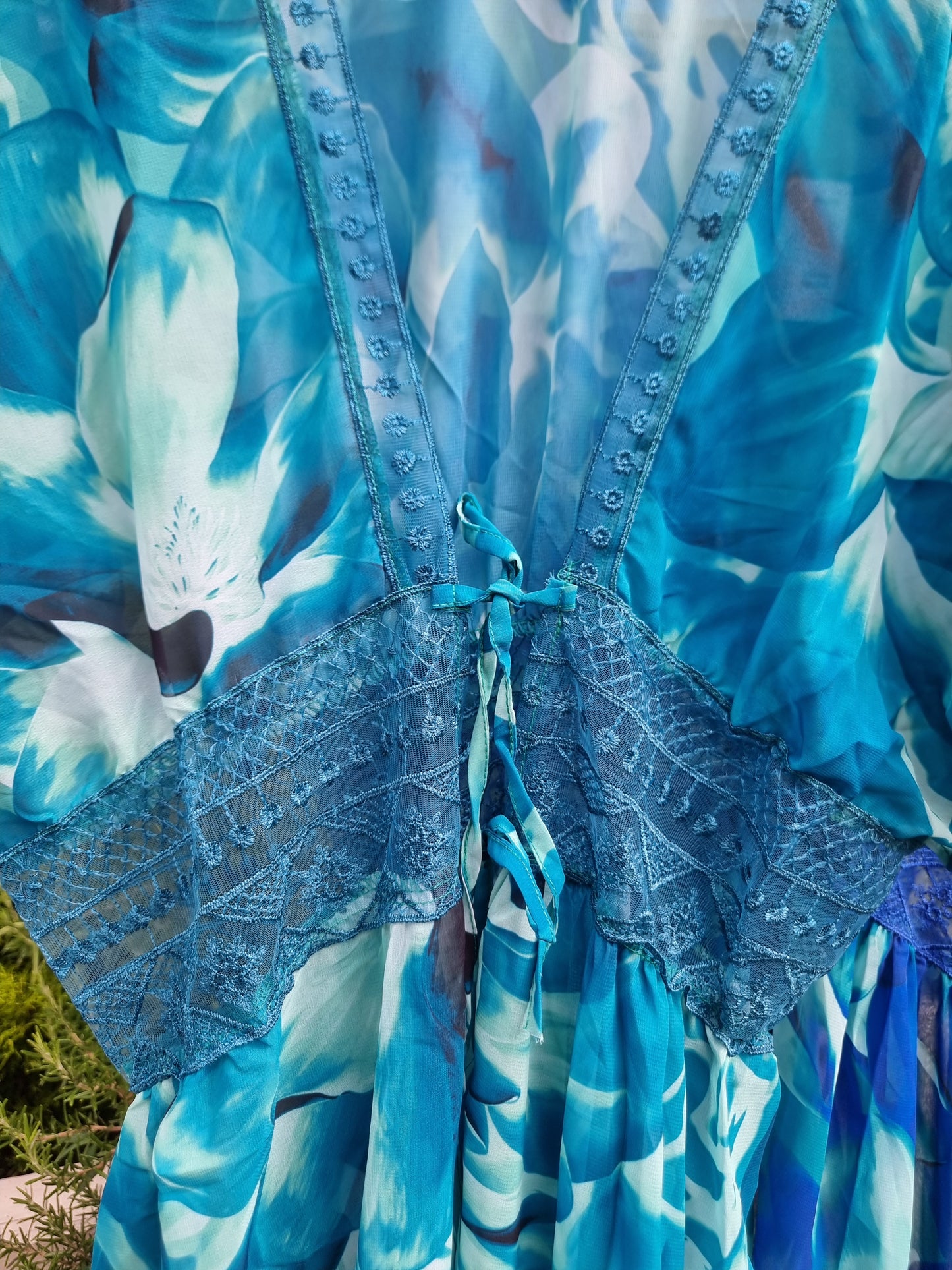 DEMI FLORAL KAFTAN WITH LACEY DETAILS