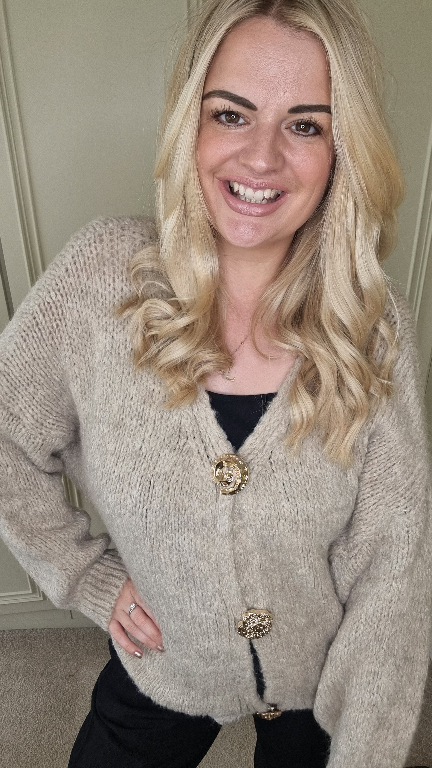 LILA FLUFFY GOLD BUTTON CARDIGAN - OATMEAL