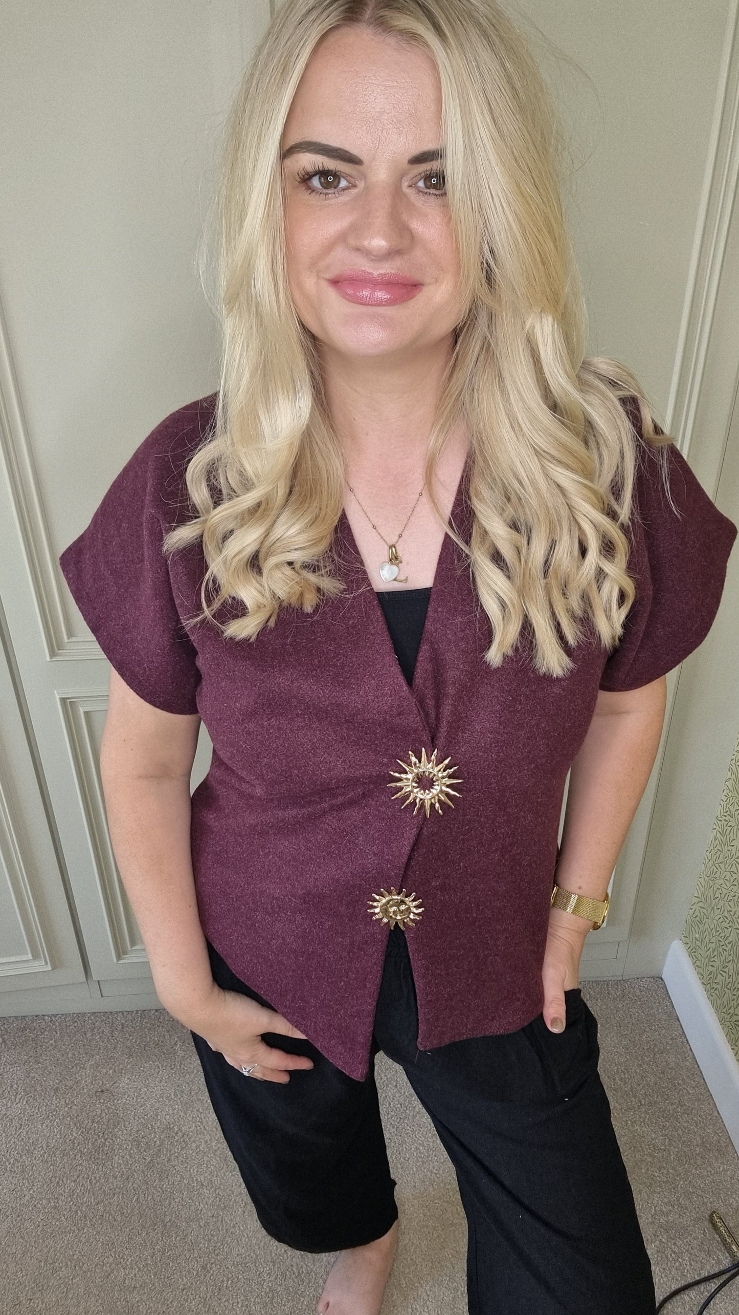 STORMY GOLD SUN BROOCH TOP - BERRY