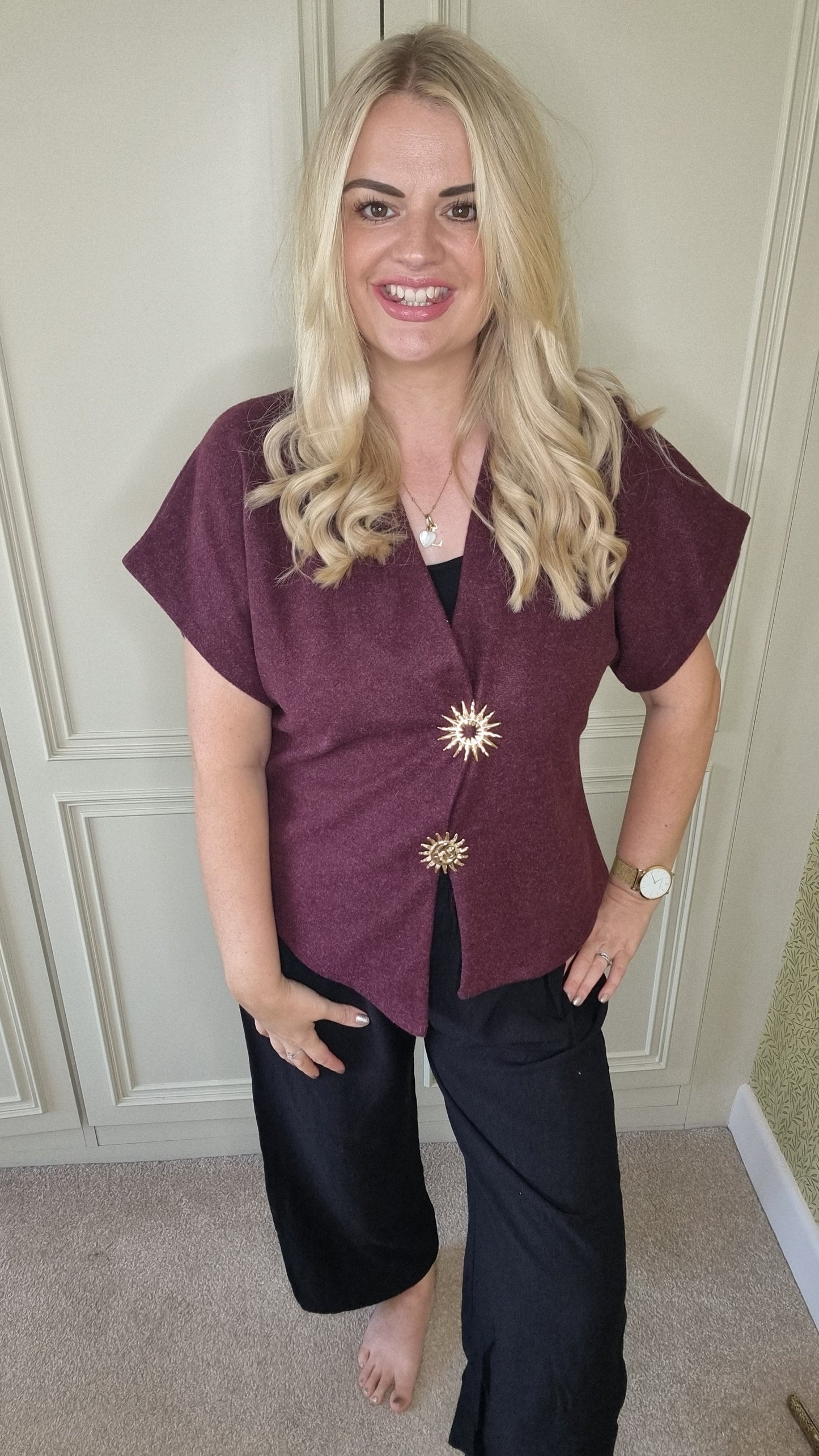STORMY GOLD SUN BROOCH TOP - BERRY