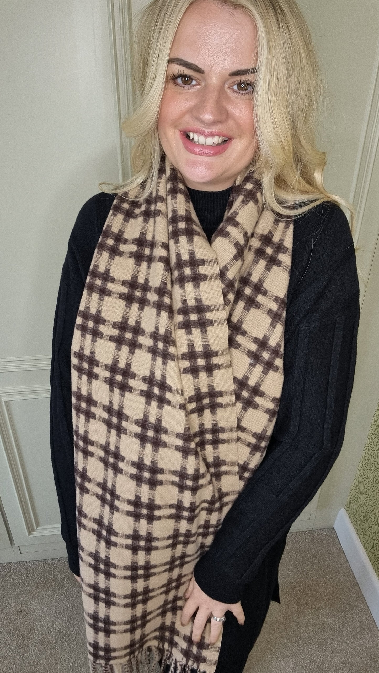 CHER CHECK SOFT KNIT TASSEL SCARF - MOCHA