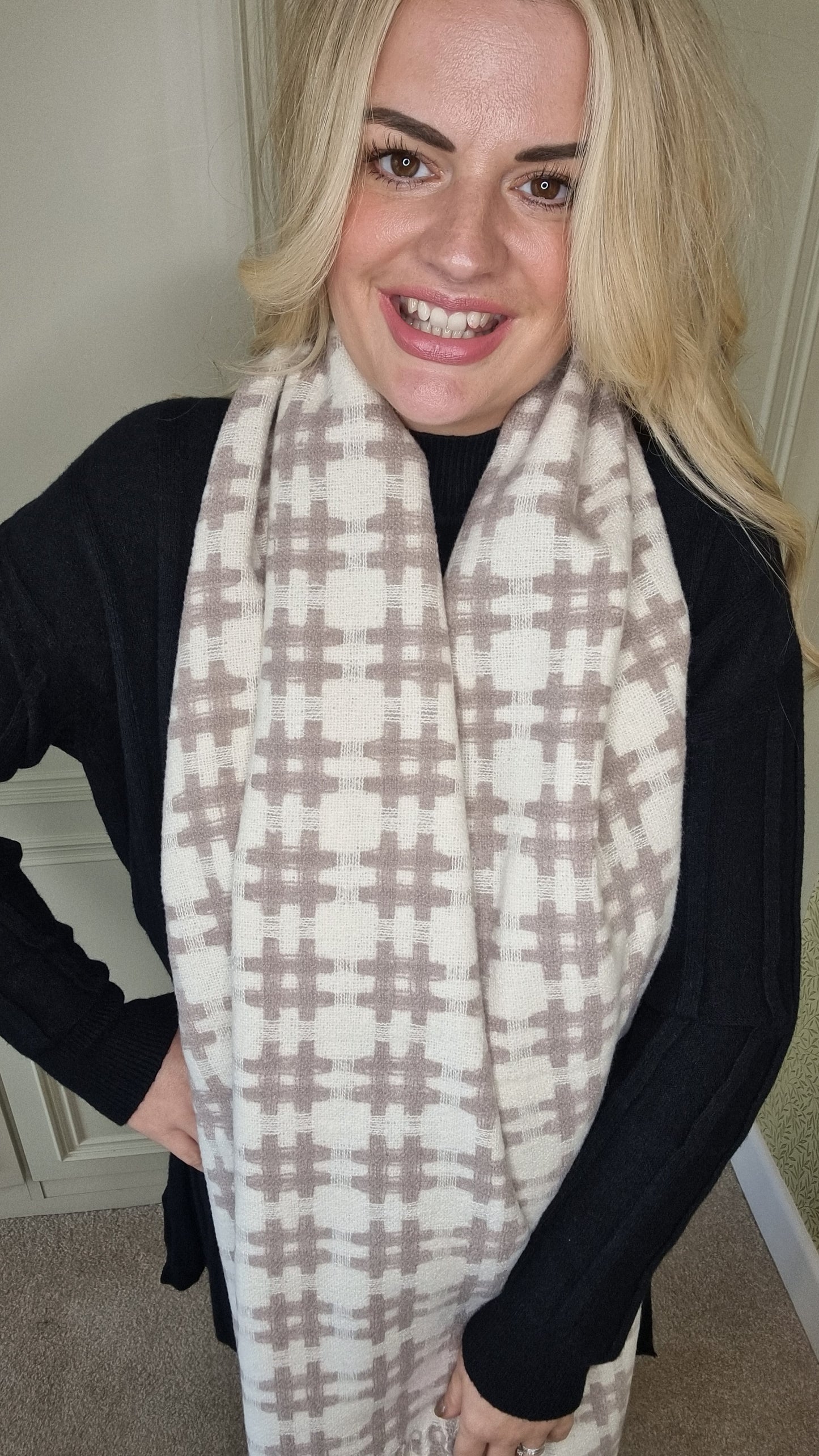 CHER CHECK SOFT KNIT TASSEL SCARF - BEIGE