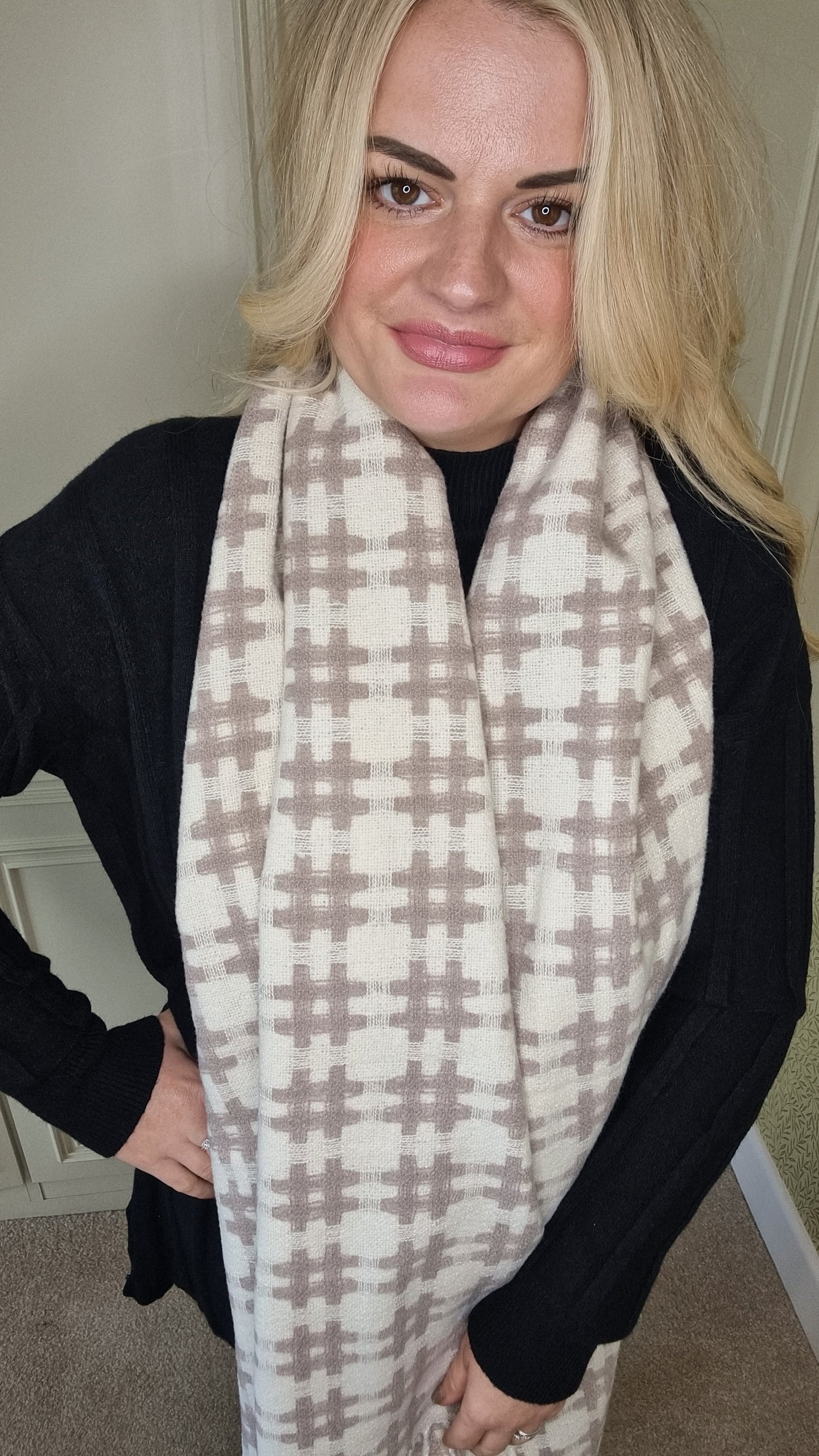 CHER CHECK SOFT KNIT TASSEL SCARF - BEIGE