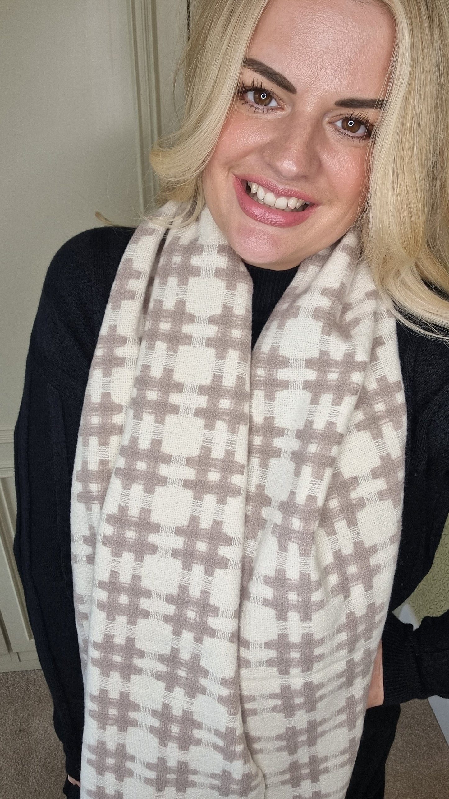 CHER CHECK SOFT KNIT TASSEL SCARF - BEIGE