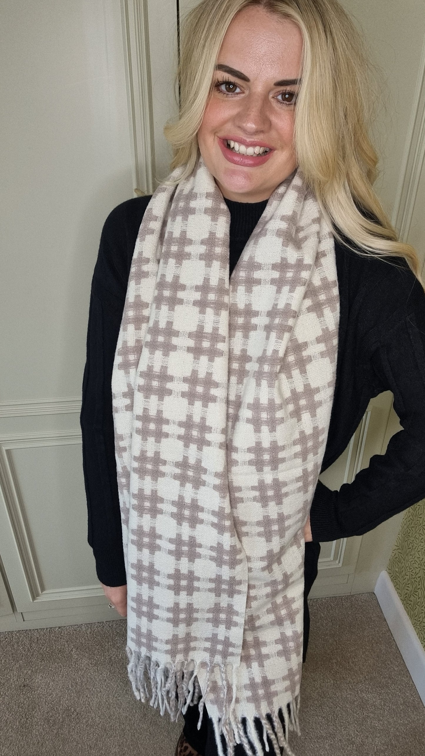 CHER CHECK SOFT KNIT TASSEL SCARF - BEIGE