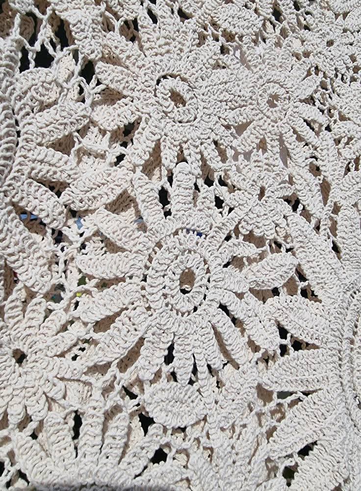EMILIE FLOWER CROCHET TOP