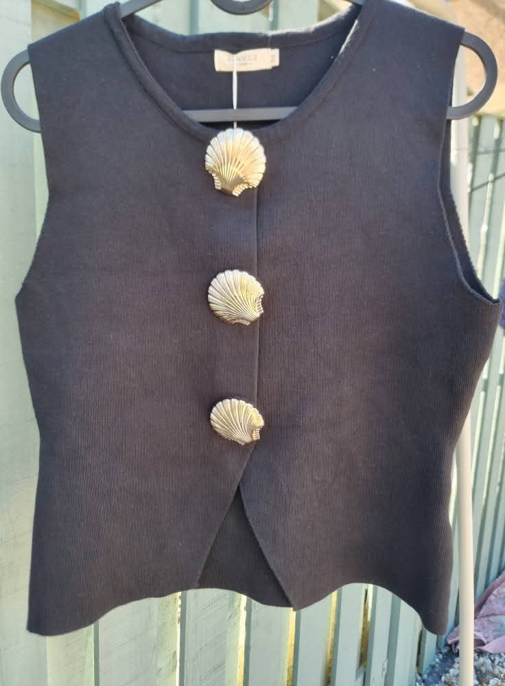 ARIEL SEASHELL DETAIL TOP