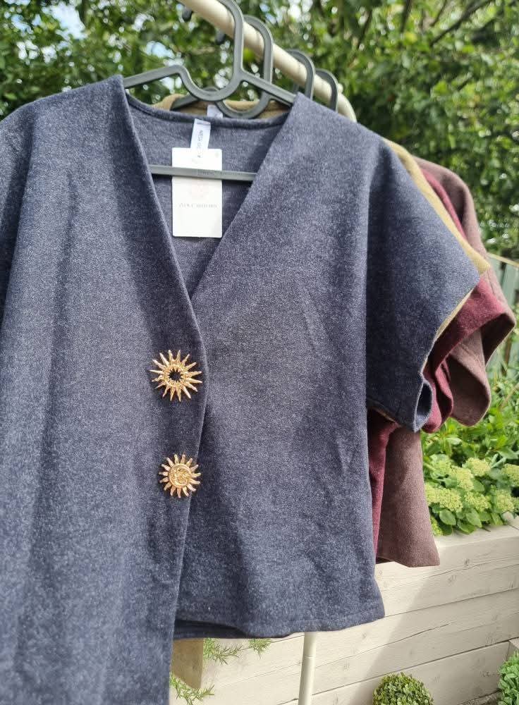 STORMY GOLD SUN BROOCH TOP - SLATE GREY
