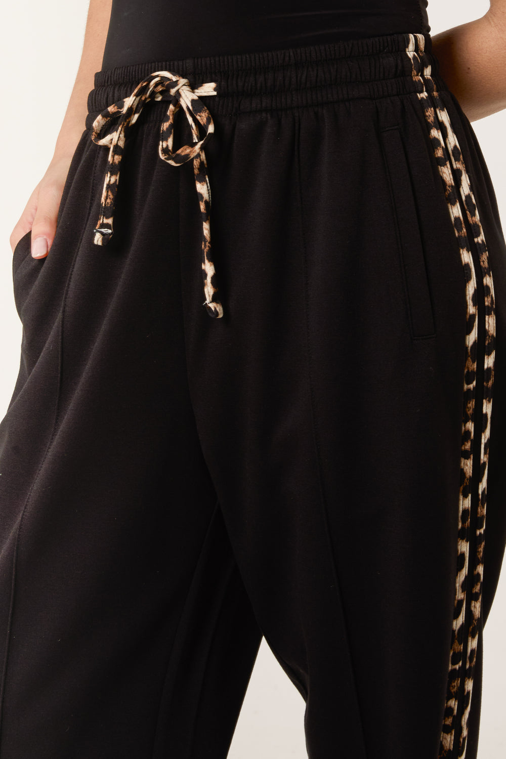 ALANA LEOPARD SIDE STRIPE DRAWSTRING JOGGER - BLACK