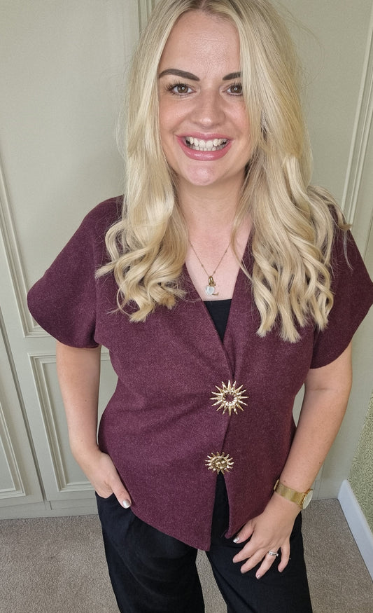 STORMY GOLD SUN BROOCH TOP - BERRY