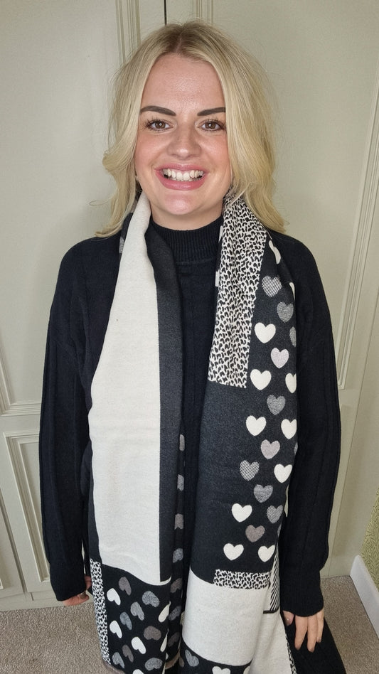DIONE REVERSIBLE HEART PRINT SCARF - BLACK
