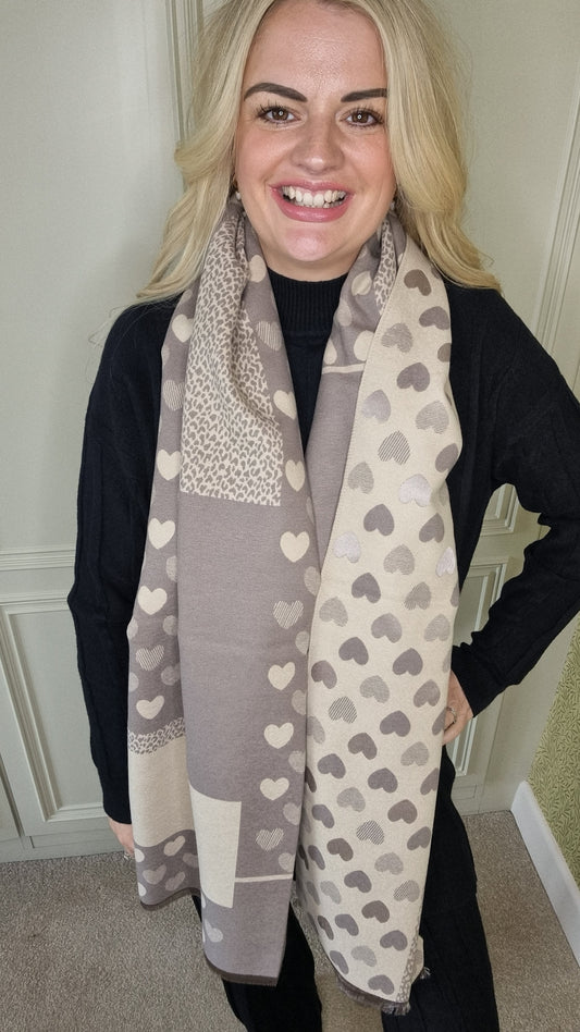 DIONE REVERSIBLE HEART PRINT SCARF - BEIGE