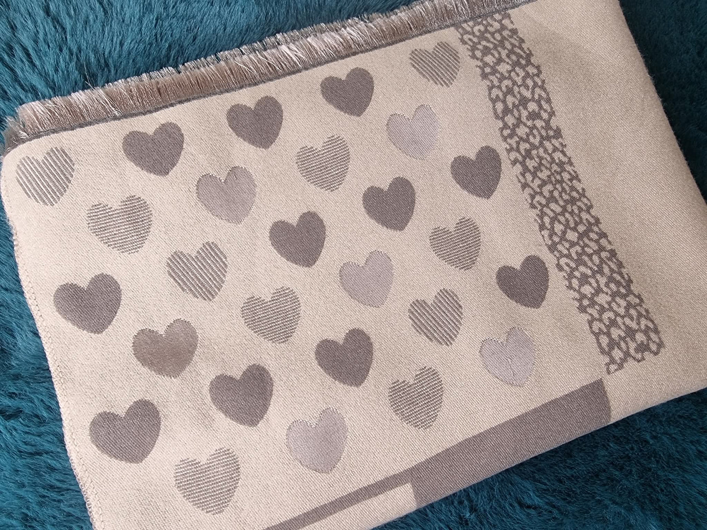 DIONE REVERSIBLE HEART PRINT SCARF