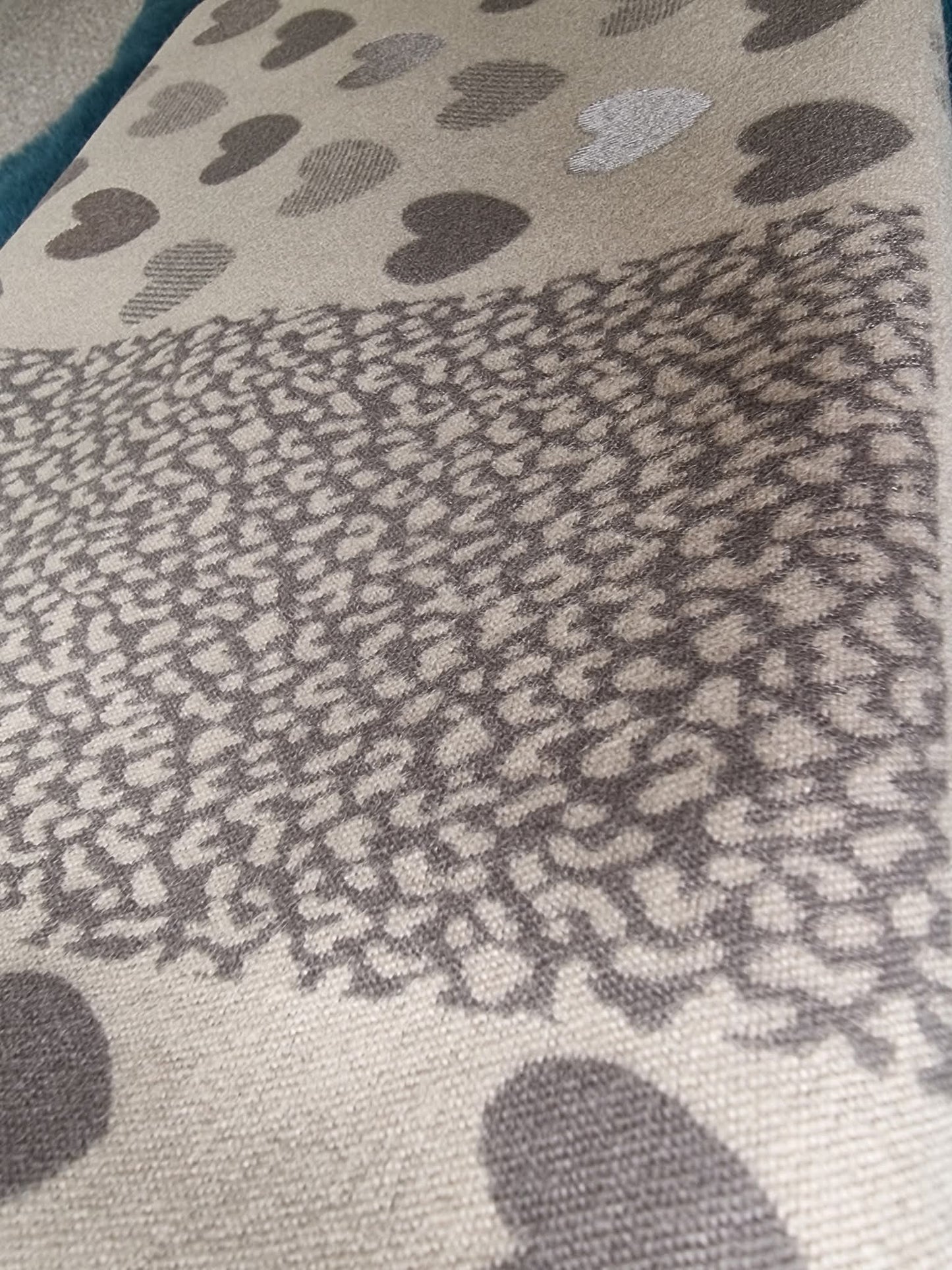 DIONE REVERSIBLE HEART PRINT SCARF