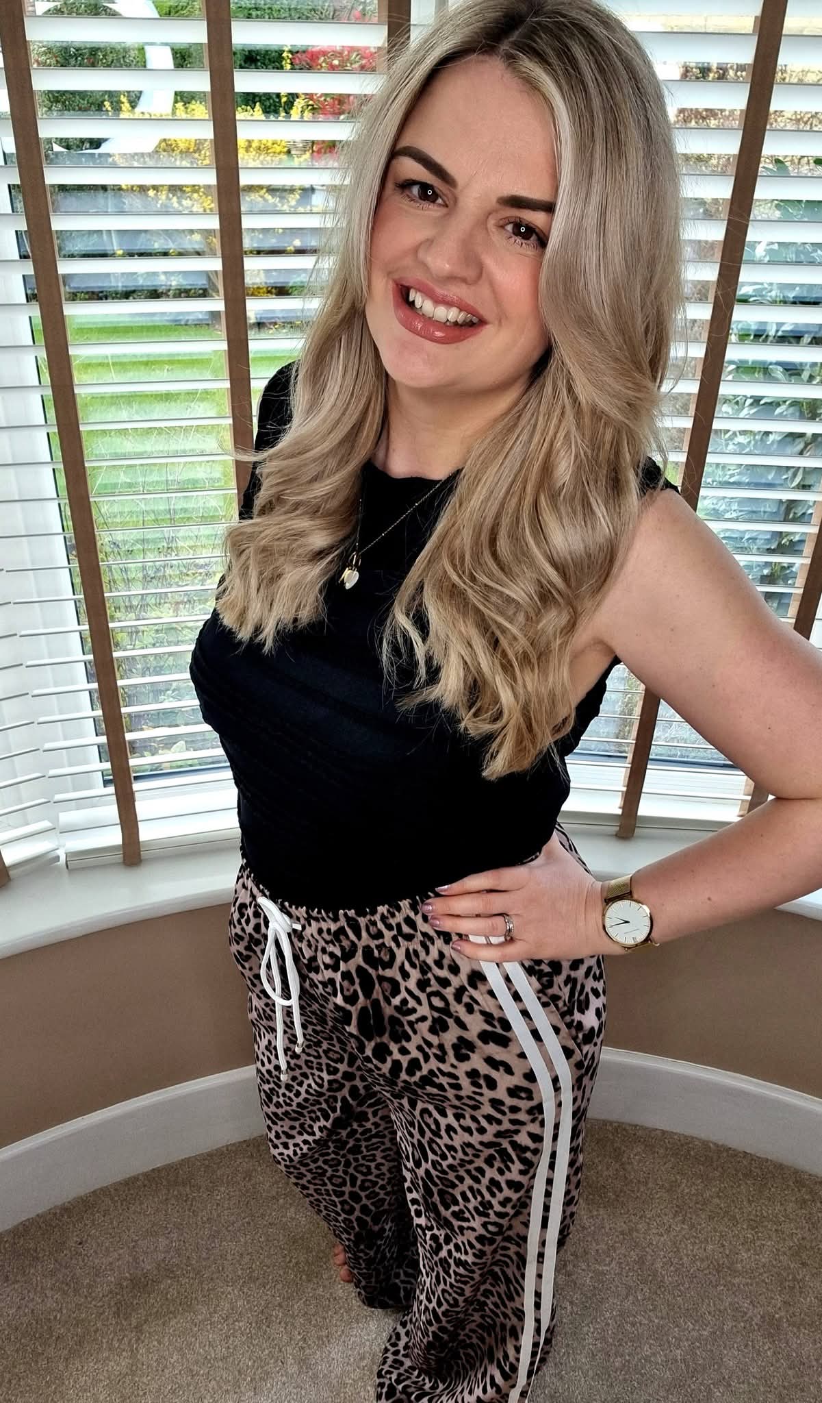 ANNA LOOSE FIT LEOPARD PANTS - DARKER SHADE