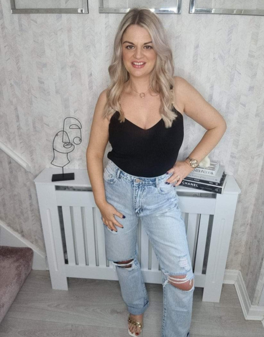 RAINE RIPPED MOM JEANS