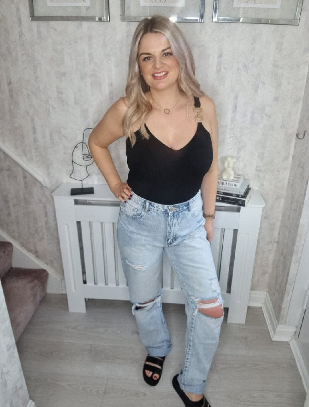 RAINE RIPPED MOM JEANS