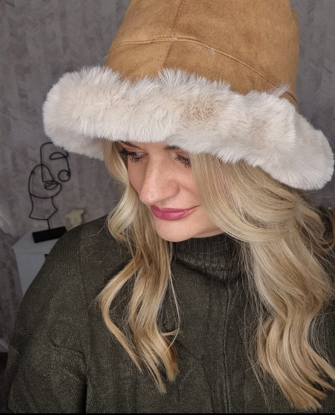 ZOEY FAUX FUR HAT - CAMEL