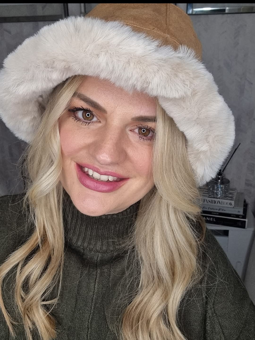 ZOEY FAUX FUR HAT - CAMEL