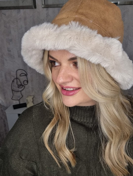 ZOEY FAUX FUR HAT - CAMEL